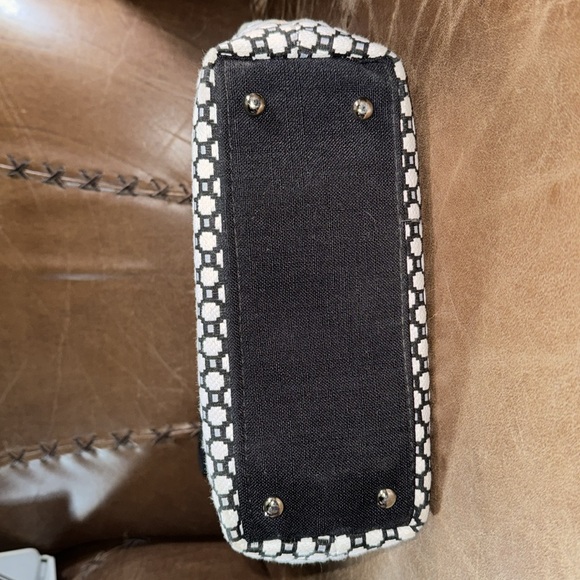 Berkshire Bags Sorrento Zip Top Multi-Pocket Artistic Fabric Footed Tote Bag - Picture 7 of 12